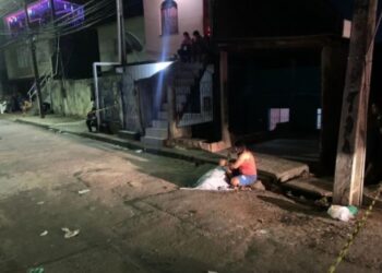 Dupla executa homem a tiros no meio da rua, no bairro Compensa