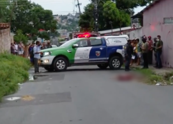 Corpo esquartejado é encontrado por moradores dentro de bolsa de delivery, no Novo Aleixo