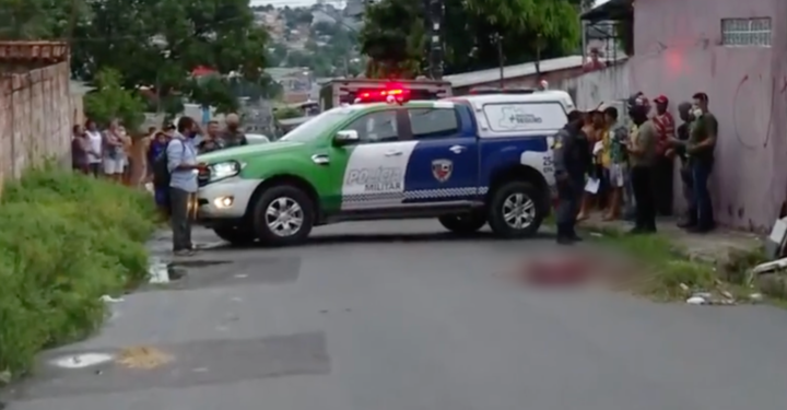 Corpo esquartejado é encontrado por moradores dentro de bolsa de delivery, no Novo Aleixo