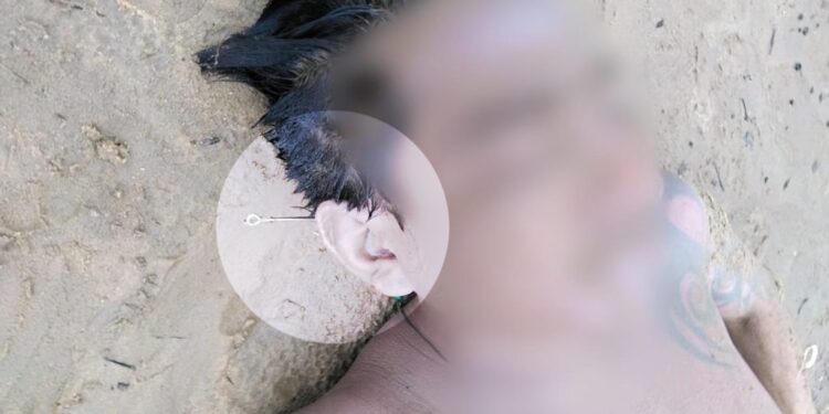 Corpo de homem é encontrado boiando com anzol ‘engatado’ na orelha