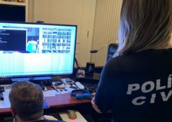 Jovem é preso por atrair crianças em jogos sexuais na internet