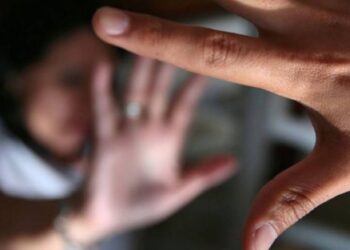 Pai é preso por estuprar e coagir filha adolescente para mentir à Justiça