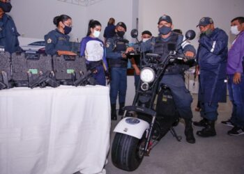 Prefeitura de Manaus entrega 250 pistolas para guarda municipal e anuncia concurso com 200 vagas