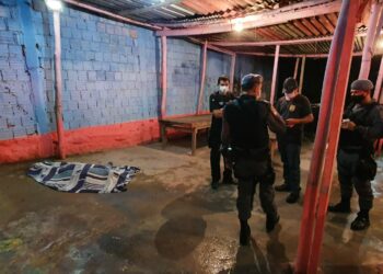 Tiroteio: Um homem morre, outro fica ferido juntamente com uma mulher grávida no Colônia Antônio Aleixo