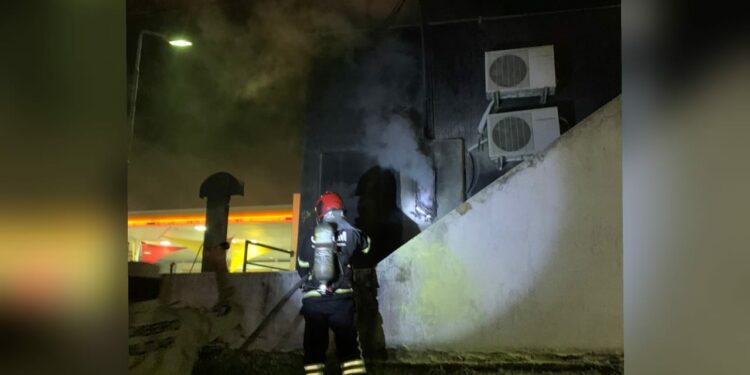 Clientes e funcionários se desesperam durante incêndio em posto de combustíveis em Manaus