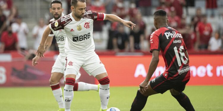Gabigol marca dois gols mas Flamengo vê a vitória escapar nos acréscimos pelo Brasileirão