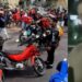 Motoqueiros se reúnem para exigir respeito em frente a condomínio onde motoboy foi agredido