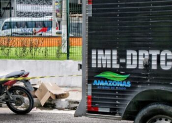 ‘Justiceiro’ acerta dois suspeitos de roubo e um deles morre, na zona Norte de Manaus