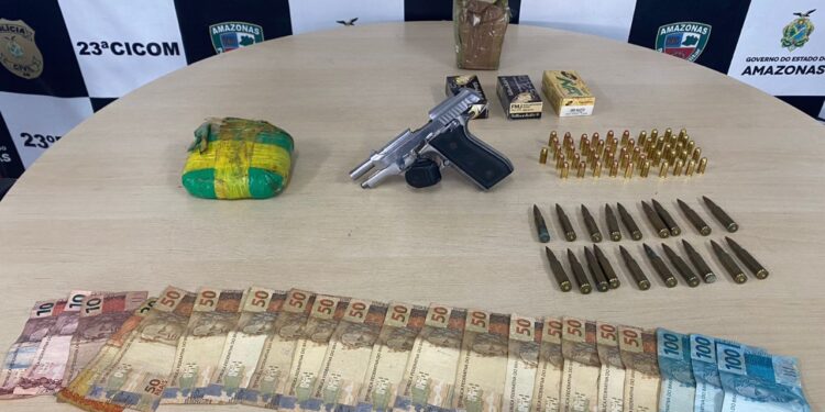 Líder de facção criminosa do Amazonas é preso com drogas, armas e munições de fuzil, em Manaus