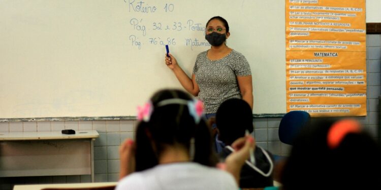 Mais 42 professores aprovados no cadastro reserva são convocados para atuarem em escolas da Semed