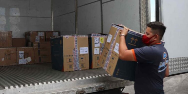 Amazonas recebe mais de 50 mil doses de vacinas da Pfizer nesta terça
