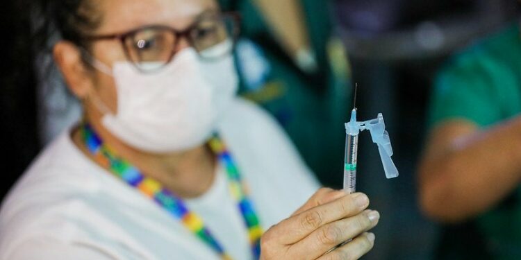 Mega Vacinação: Governo do AM promove ação para intensificar imunização contra Covid-19