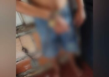 Menino de 9 anos é resgatado acorrentado pelo pai; ele era obrigado a comer restos de comida