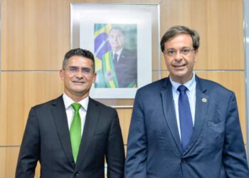 David Almeida entrega projetos de R$ 407 milhões ao ministro do Turismo