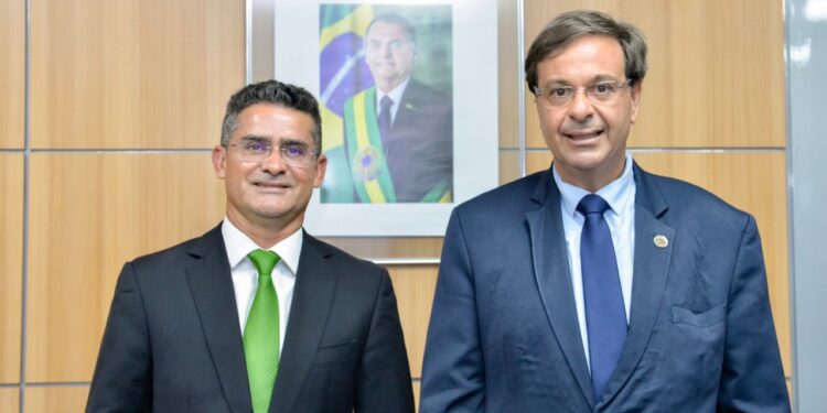 David Almeida entrega projetos de R$ 407 milhões ao ministro do Turismo