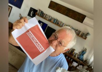 Jornalista Nelson Motta compra notebook Apple e recebe Nintendo na black friday das Americanas