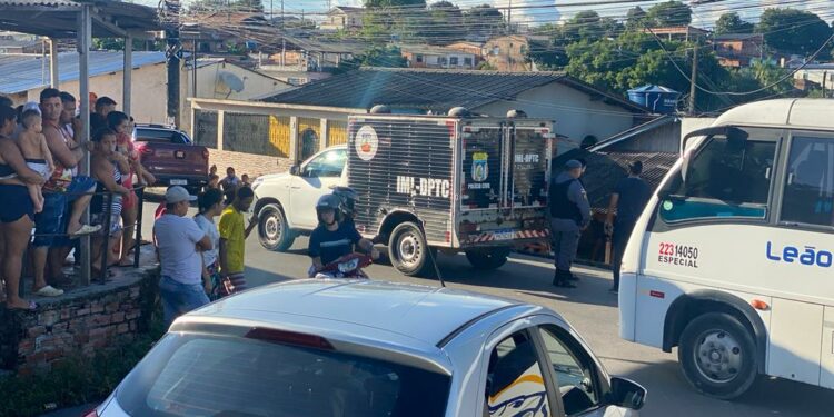 Jovem é executado a tiros dentro de casa, no bairro Cidade de Deus