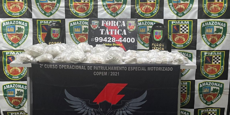 Jovem de 18 anos é preso com mais de 3 mil trouxinhas de drogas no Morro da Liberdade