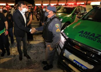 Wilson Lima promove 1,9 mil policiais e bombeiros e entrega veículos e equipamentos para a segurança pública
