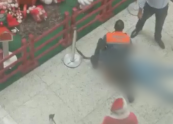 Mulher cai de parapeito do shopping e morre perto de decoração natalina