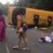Grave acidente com micro-ônibus na estrada de Novo Airão deixa mortos e feridos