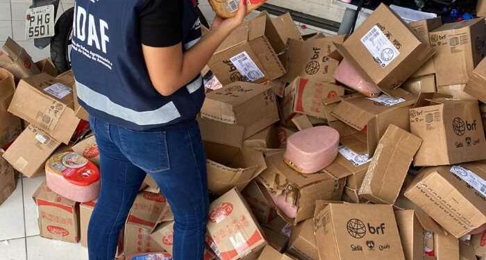Quase duas toneladas de carne estragada são encontrados em abatedouro no Alvorada e Cidade Nova