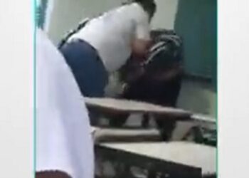 Pai invade sala de aula e agride professor após filha contar que tinha sido assediada por ele