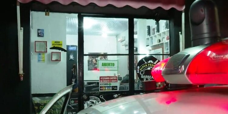 VÍDEO: Dono de barbearia é executado a tiros enquanto cortava cabelo, no bairro Alvorada