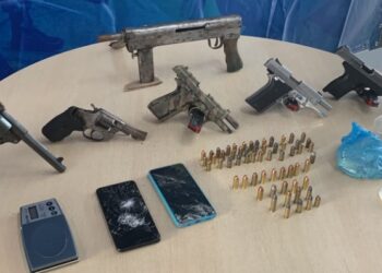 Foragidos de Iranduba são presos com arsenal de armas e drogas, na zona Oeste de Manaus