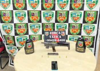 Dupla é presa com submetralhadora no bairro Coroado