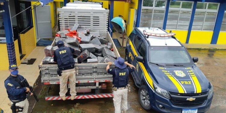 Polícia rodoviária apreende mais de 2 toneladas de maconha avaliada em R$4,5 milhões