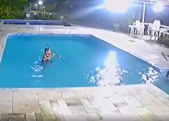 VÍDEO: Bandidos jogam caseiro dentro de piscina durante assalto a chácara, na zona Norte de Manaus