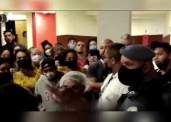 VÍDEO: ‘Apagão’ durante sessão do filme do Homem-Aranha vira caso de polícia, em Manaus