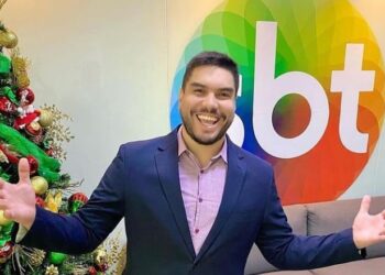 Clayton Pascarelli divulga, oficialmente, foto e notícia de que agora é SBT