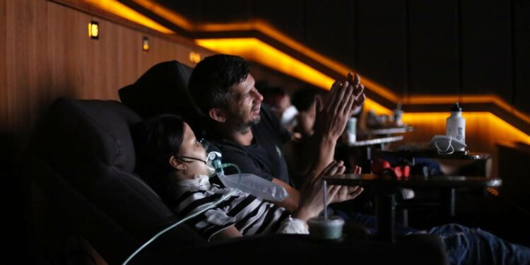 Morre menina de 12 anos com câncer terminal, que realizou o último desejo ao assistir filme do Homem-Aranha