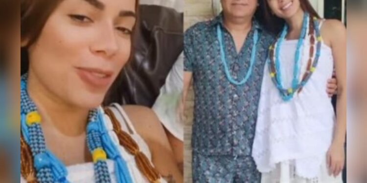 Anitta posta foto rara ao lado de seu Pai de Santo, em terreiro no Rio de Janeiro