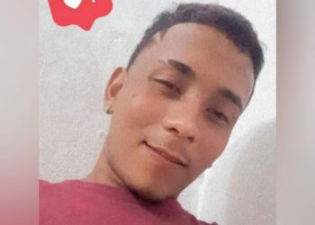 Mãe procura por filho que teria sido colocado dentro de um carro e depois desaparecido