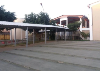 Professor assedia aluna pelo ‘zapzap’ e escola tenta abafar o caso em postagem