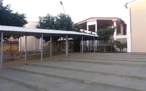 Professor assedia aluna pelo ‘zapzap’ e escola tenta abafar o caso em postagem