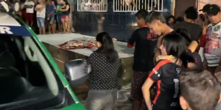 Jovem é executado por dupla em rua no bairro Grande Vitória