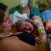 Influencer denuncia ter sofrido violência obstétrica durante parto da segunda filha
