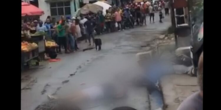 VÍDEO: Três pessoas morrem eletrocutadas após fio de alta tensão cair em rua