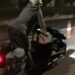 Parlamentar da Nova Zelândia em trabalho de parto pilota moto até chegar em maternidade