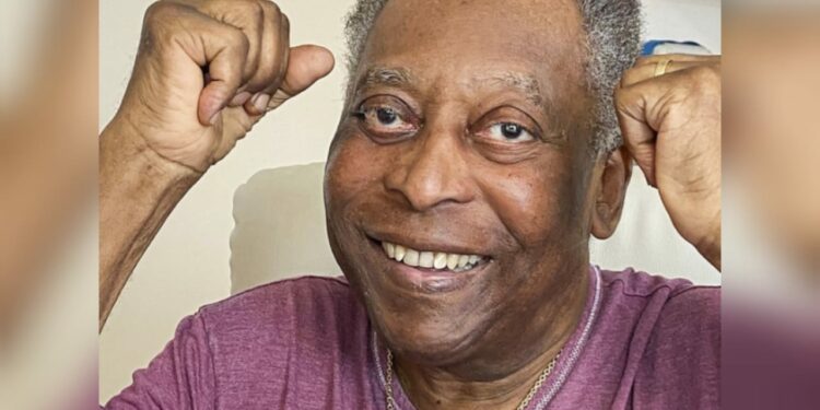 Pelé recebe alta após 17 dias internado para tratamento contra câncer no cólon