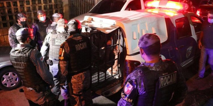 Em 24 horas 16 pessoas são presas com armas, drogas e veículos roubados no AM