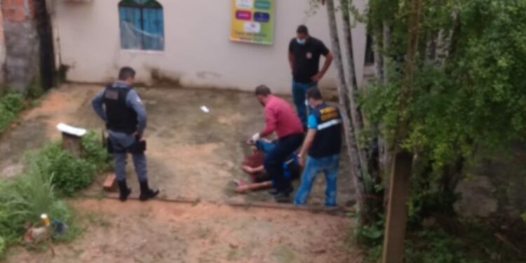 Industriário é morto a tiros enquanto esperava rota para ir ao trabalho, na zona Norte de Manaus