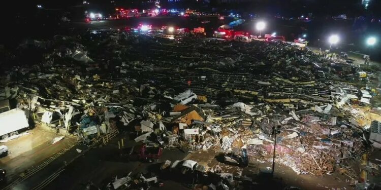 VÍDEO: Tornados devastam estados americanos e deixam mais 80 mortos e centenas de feridos