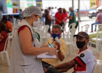 Governo do Estado reduz para 03 meses de intervalo para dose de reforço contra Covid-19 para idosos