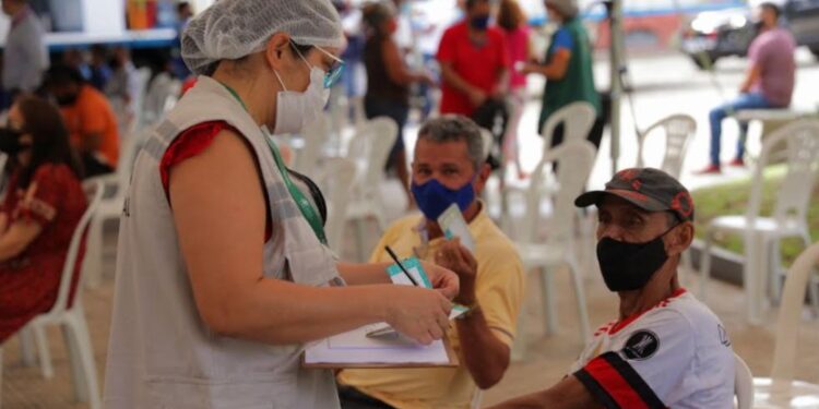 Governo do Estado reduz para 03 meses de intervalo para dose de reforço contra Covid-19 para idosos
