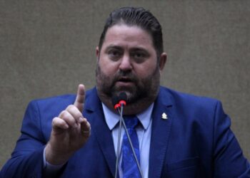 William Alemão descumpre promessa de campanha e vota a favor de aumento de quase 100% do ‘cotão’